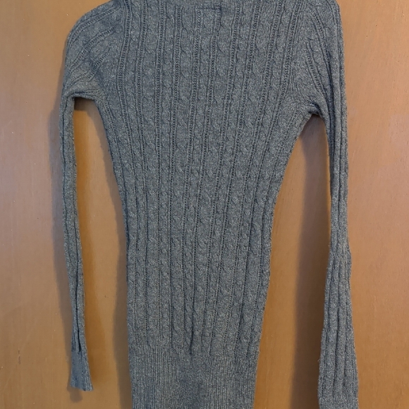 American Eagle Outfitters Grey V-Neck Cable Knit Sweater - Picture 3 of 3